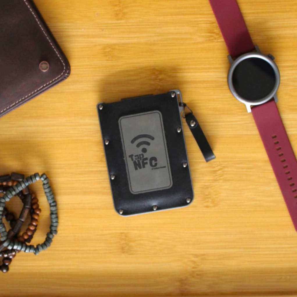 TapSpot CardWallet – NFC & QR Smart Business Card Holder